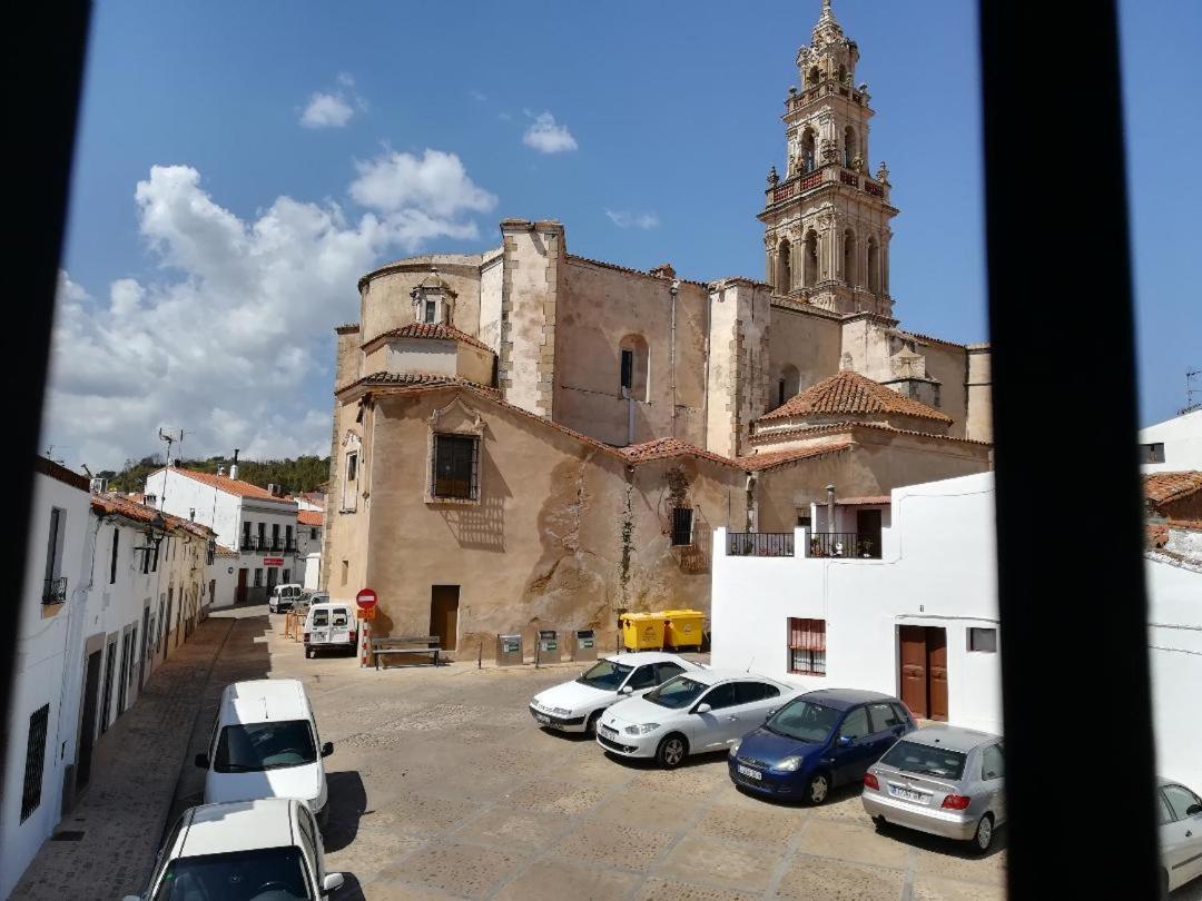 Buhardilla Rustica Mirando A Santa Catalina Lägenhet Jerez De Los Caballeros Exteriör bild
