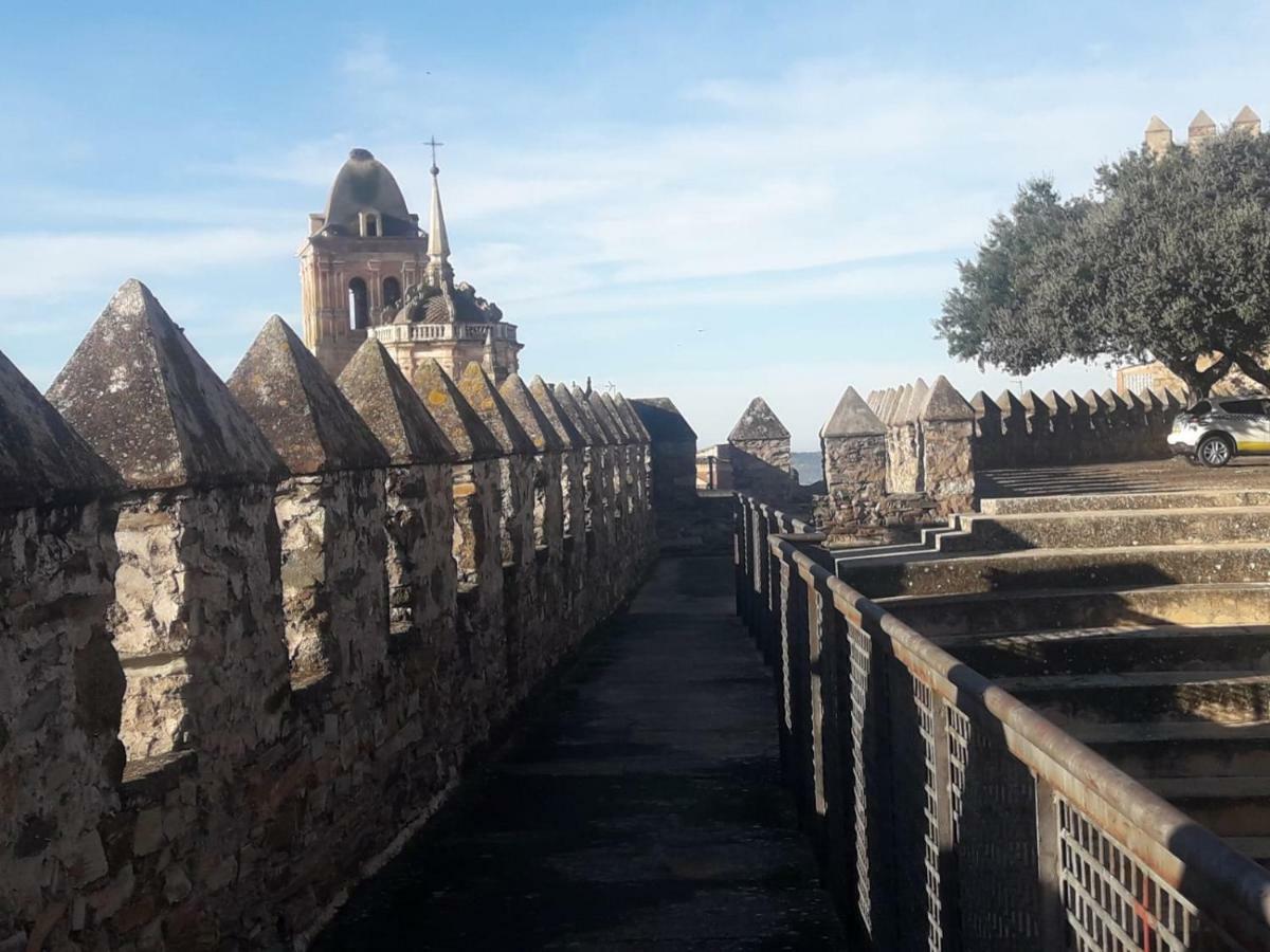 Buhardilla Rustica Mirando A Santa Catalina Lägenhet Jerez De Los Caballeros Exteriör bild